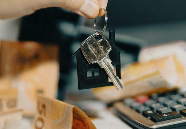 Aluguel, locação e finanças pessoais: evitar dívidas ao pagar aluguel ou negociar reajustes