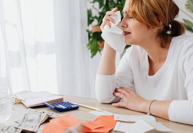 Como quitar contas atrasadas sem sufocar o seu orçamento?